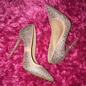 NWOT Rhinestone Pointed toe pumps